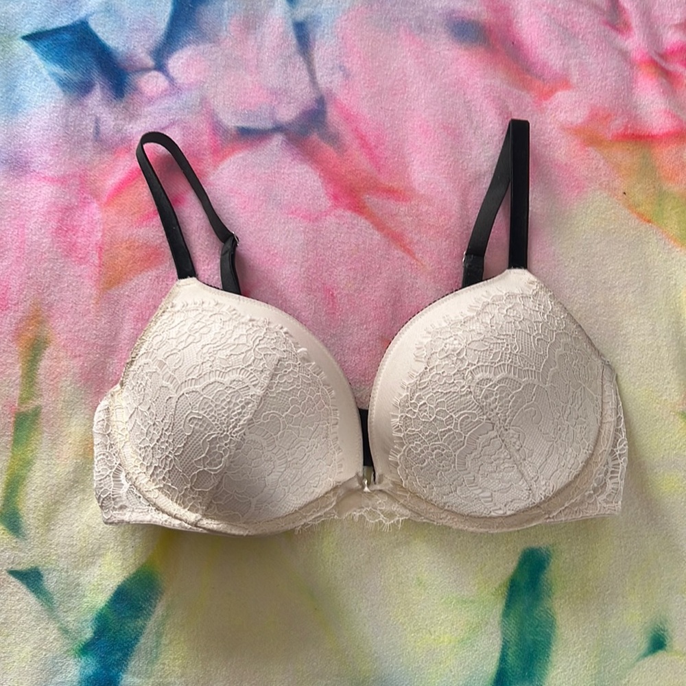 34D Victoria Secret Bra